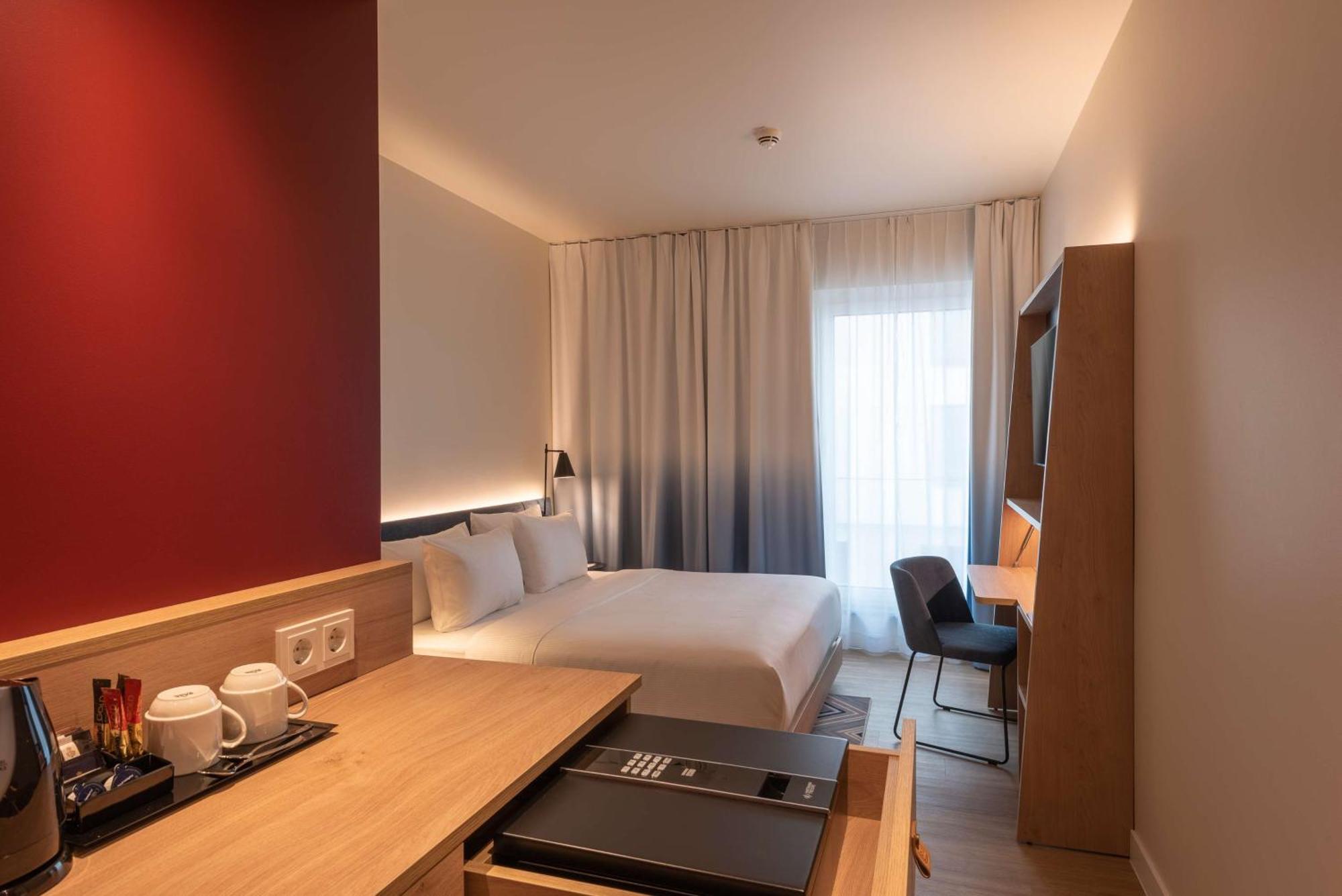 Hampton By Hilton Munich City North Hotell Exteriör bild