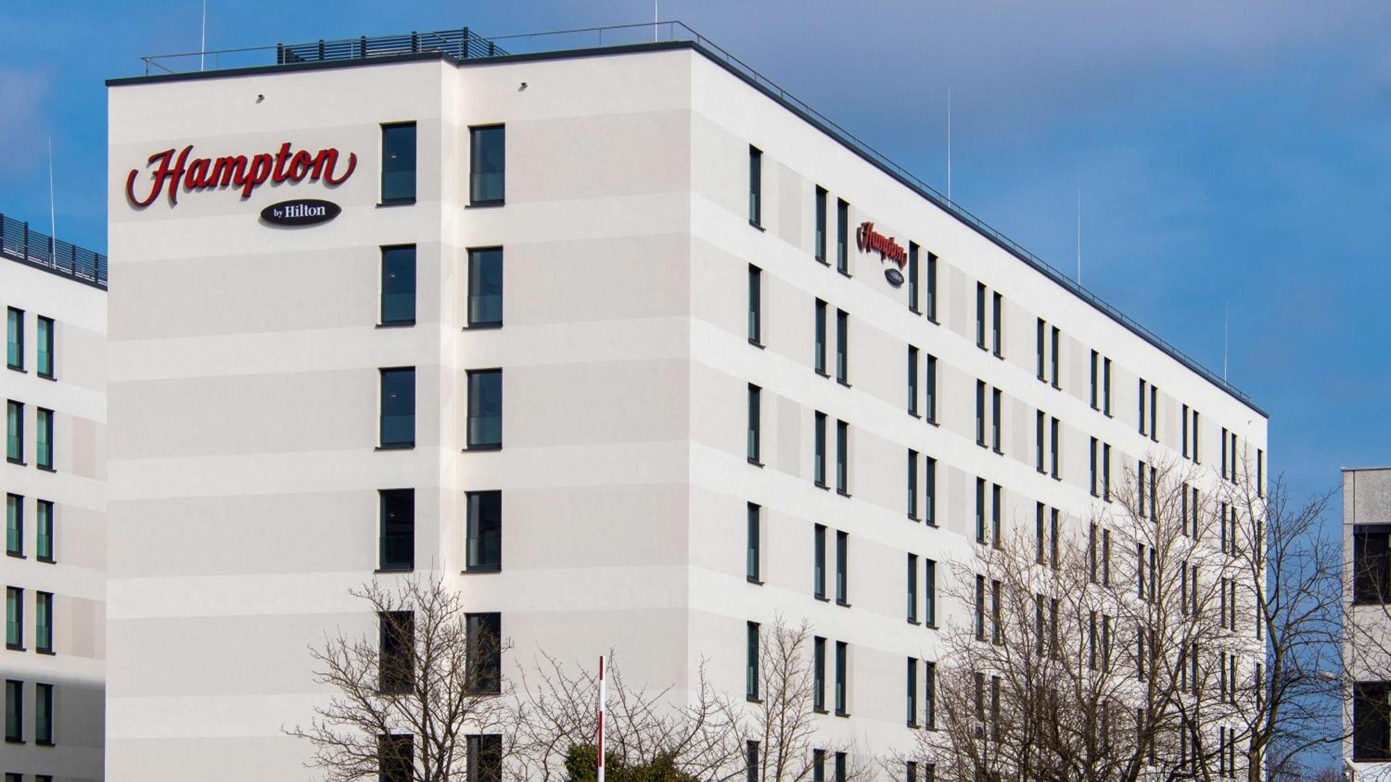 Hampton By Hilton Munich City North Hotell Exteriör bild